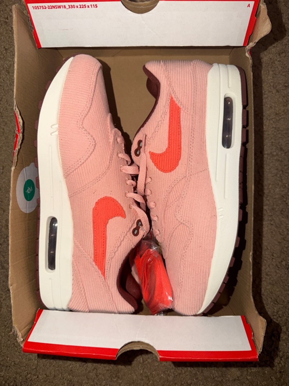 Nike men’s size 10 coral stardust Athletic Shoes with Coral Swoosh
